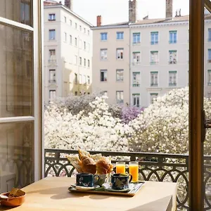 ** Otel Du Theatre Fransa